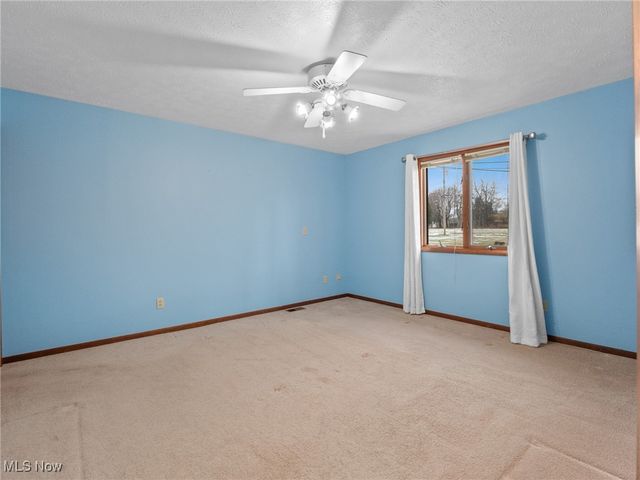 4250 Dawncliff Drive, Brooklyn, OH 44144