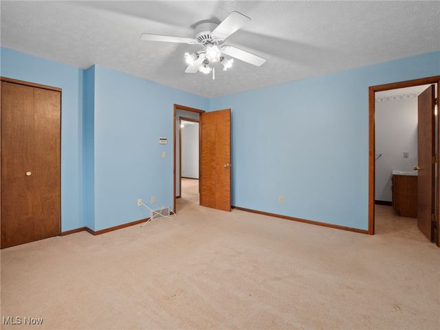 4250 Dawncliff Drive, Brooklyn, OH 44144