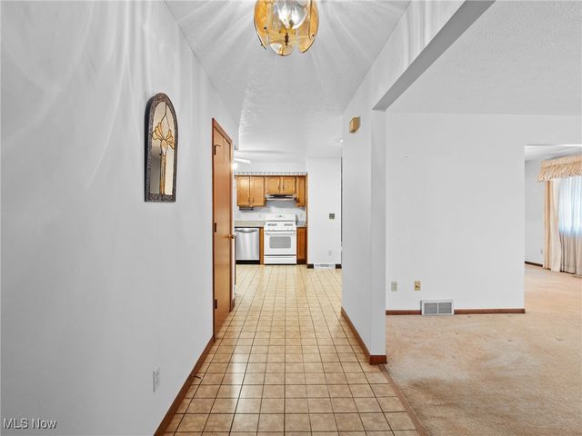 4250 Dawncliff Drive, Brooklyn, OH 44144