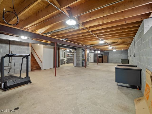 4250 Dawncliff Drive, Brooklyn, OH 44144