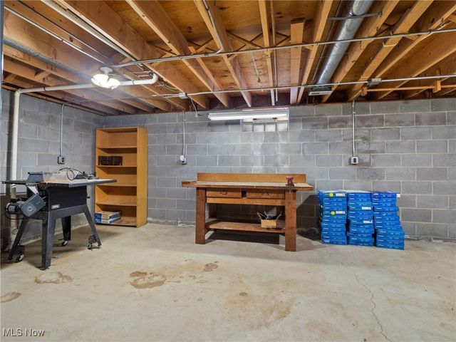 4250 Dawncliff Drive, Brooklyn, OH 44144