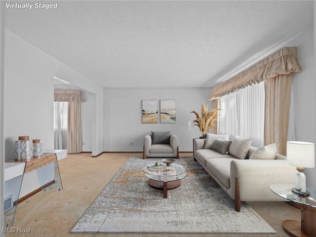 4250 Dawncliff Drive, Brooklyn, OH 44144