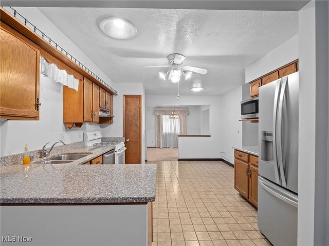 4250 Dawncliff Drive, Brooklyn, OH 44144