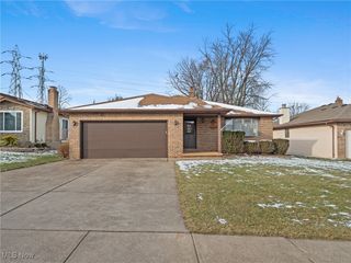 4250 Dawncliff Drive, Brooklyn, OH 44144