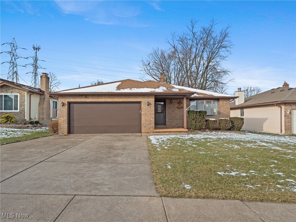 4250 Dawncliff Drive, Brooklyn, OH 44144