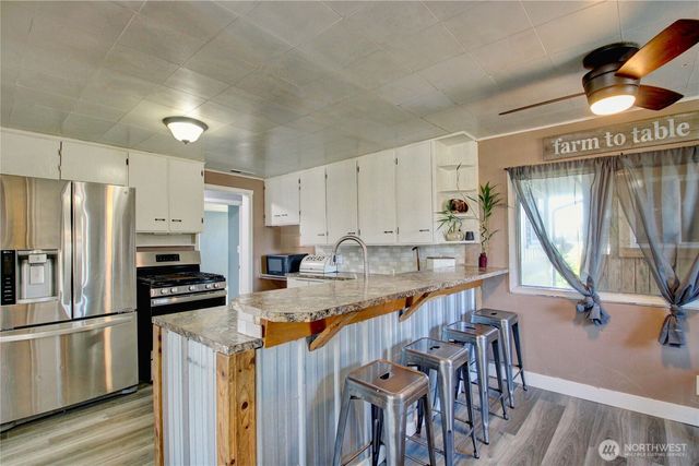 16027 W Division Street, Mount Vernon, WA 98273