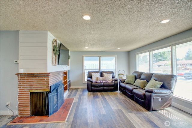 16027 W Division Street, Mount Vernon, WA 98273