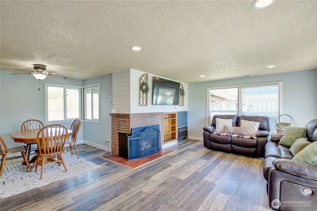 16027 W Division Street, Mount Vernon, WA 98273