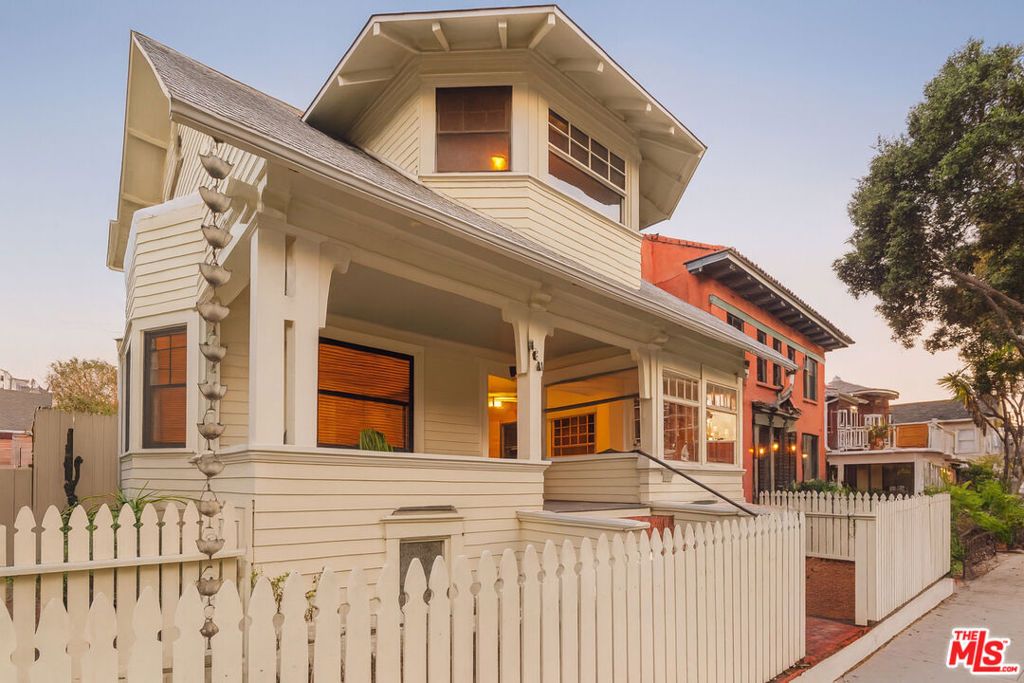 160 Wadsworth Avenue, Santa Monica, CA 90405