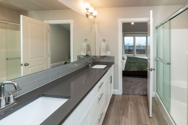 1811 NE 3rd Street, Redmond, OR 97756