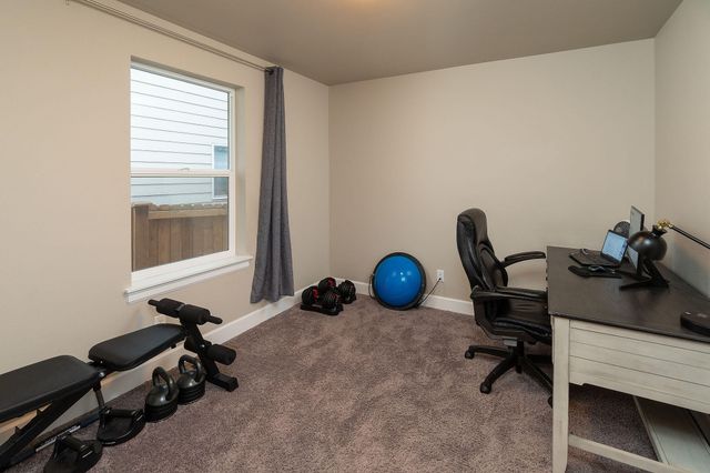 1811 NE 3rd Street, Redmond, OR 97756