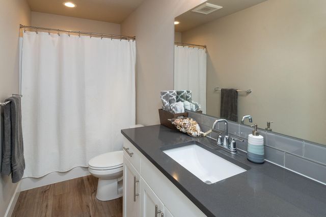 1811 NE 3rd Street, Redmond, OR 97756