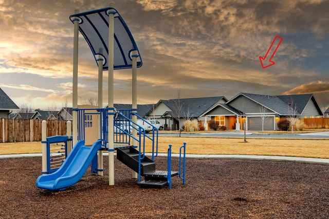 1811 NE 3rd Street, Redmond, OR 97756