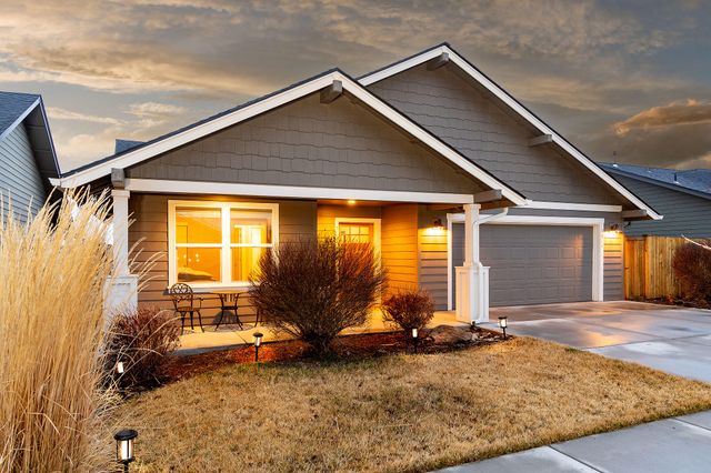 1811 NE 3rd Street, Redmond, OR 97756