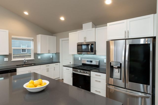 1811 NE 3rd Street, Redmond, OR 97756