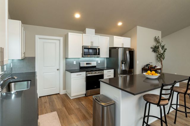 1811 NE 3rd Street, Redmond, OR 97756