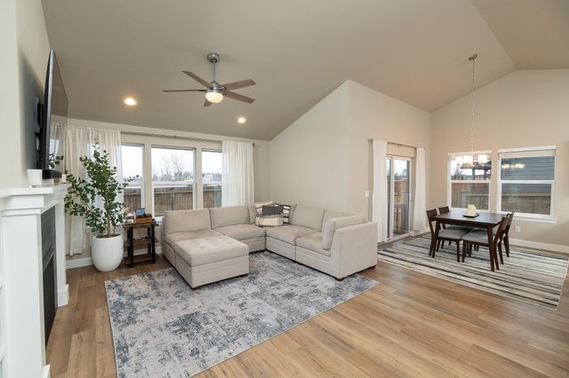 1811 NE 3rd Street, Redmond, OR 97756