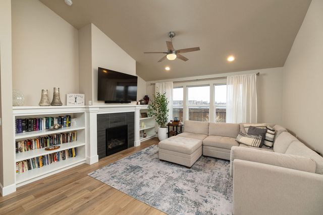 1811 NE 3rd Street, Redmond, OR 97756