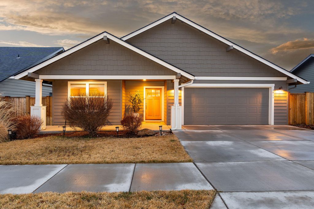 1811 NE 3rd Street, Redmond, OR 97756