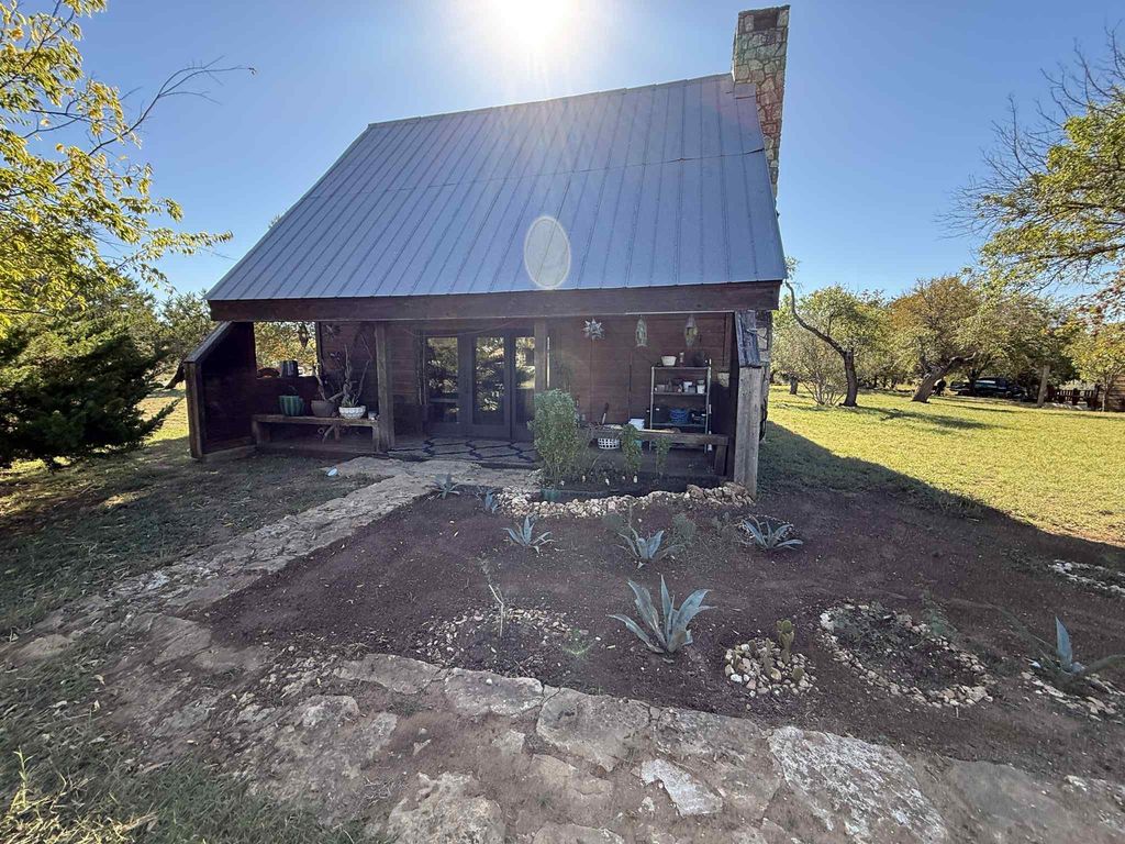 206 Topspin DR, Spicewood, TX 78669