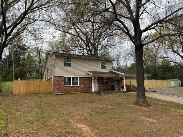 305 W 18th Street, Russellville, AR 72801