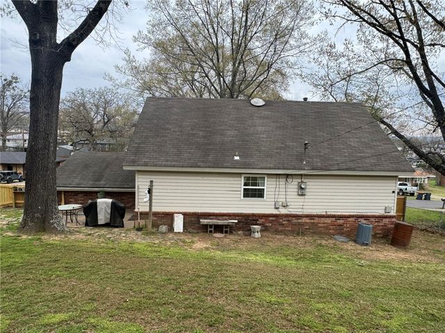 305 W 18th Street, Russellville, AR 72801