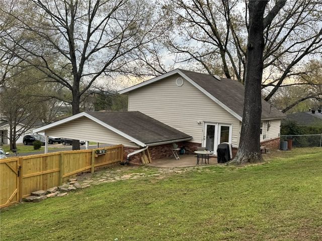 305 W 18th Street, Russellville, AR 72801