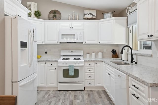 4601 Grazing Avenue, Bakersfield, CA 93312