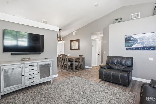 4601 Grazing Avenue, Bakersfield, CA 93312