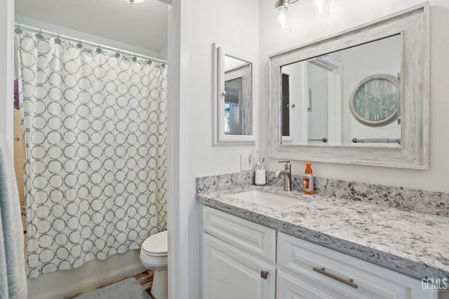 4601 Grazing Avenue, Bakersfield, CA 93312