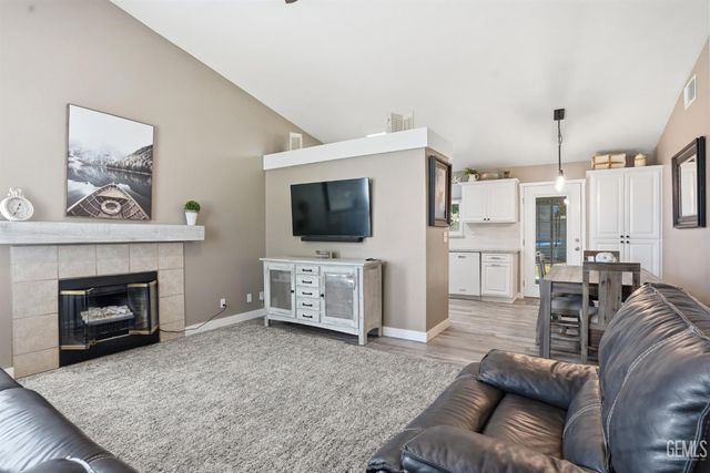 4601 Grazing Avenue, Bakersfield, CA 93312