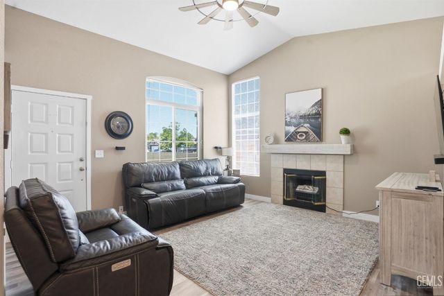 4601 Grazing Avenue, Bakersfield, CA 93312
