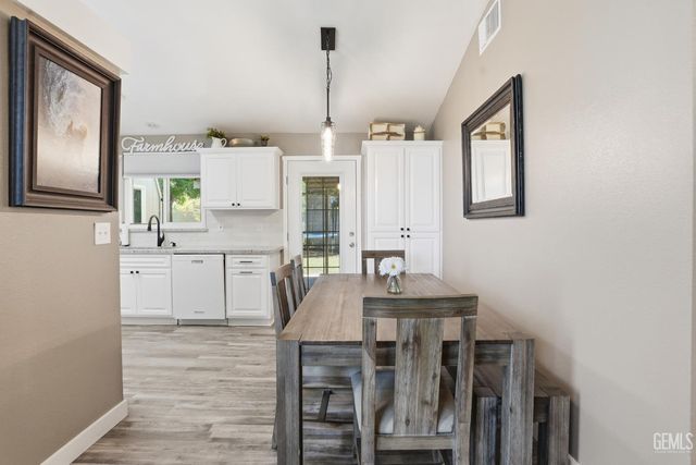 4601 Grazing Avenue, Bakersfield, CA 93312