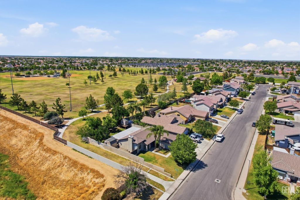 4601 Grazing Avenue, Bakersfield, CA 93312