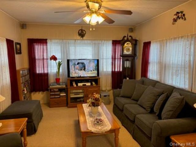 1661 Old Country Road 282, Riverhead, NY 11901