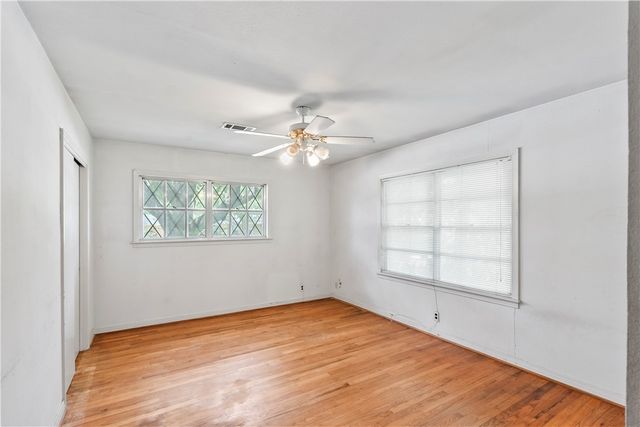 2102 Wayside Drive, Bryan, TX 77802