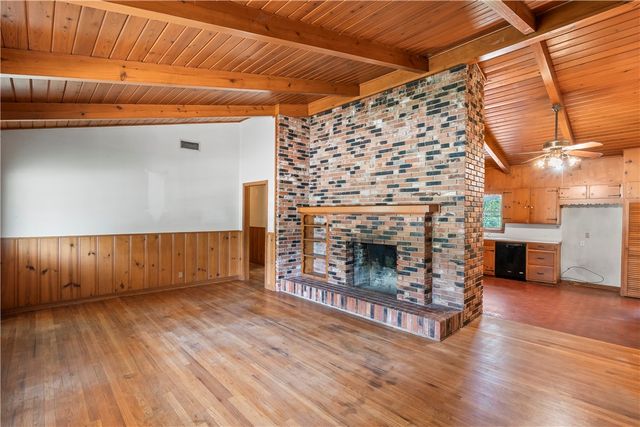 2102 Wayside Drive, Bryan, TX 77802