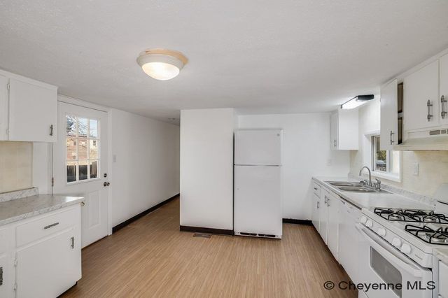 2202 DRAPER RD, Cheyenne, WY 82007