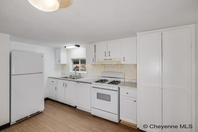 2202 DRAPER RD, Cheyenne, WY 82007