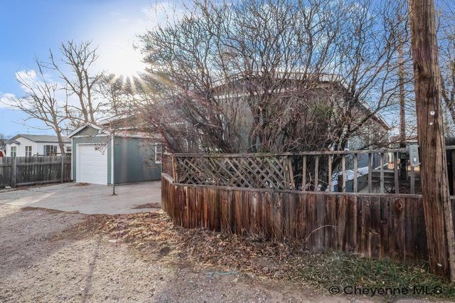 2202 DRAPER RD, Cheyenne, WY 82007