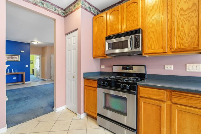 21325 Windsor Lake Lane, Crest Hill, IL 60403