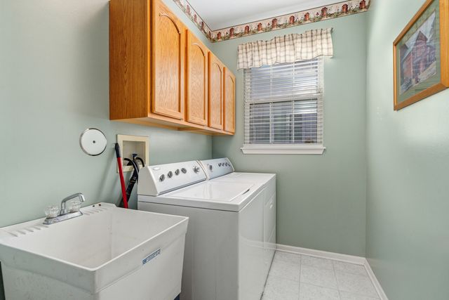 21325 Windsor Lake Lane, Crest Hill, IL 60403