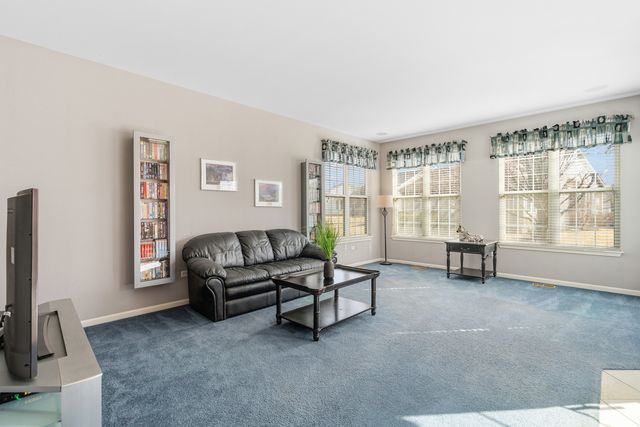 21325 Windsor Lake Lane, Crest Hill, IL 60403