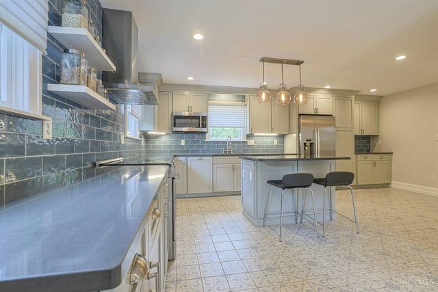 1242 Garden Circle, Wyoming, OH 45215