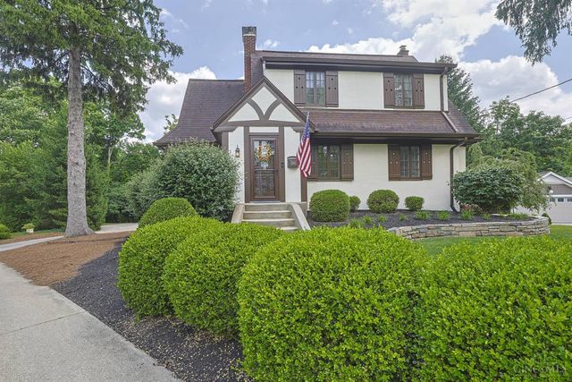 1242 Garden Circle, Wyoming, OH 45215