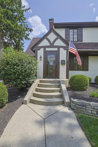 1242 Garden Circle, Wyoming, OH 45215