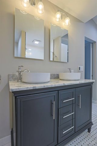 1242 Garden Circle, Wyoming, OH 45215