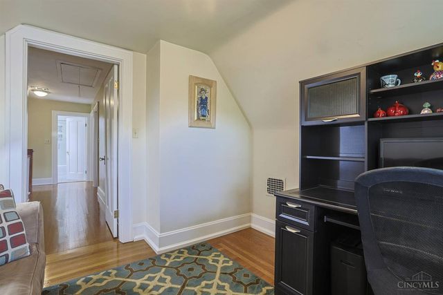 1242 Garden Circle, Wyoming, OH 45215
