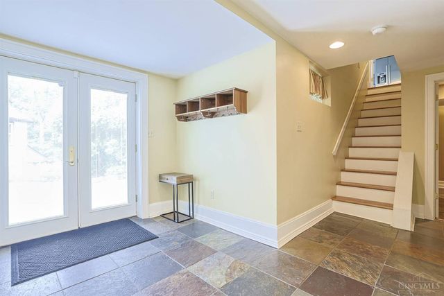 1242 Garden Circle, Wyoming, OH 45215