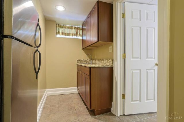1242 Garden Circle, Wyoming, OH 45215